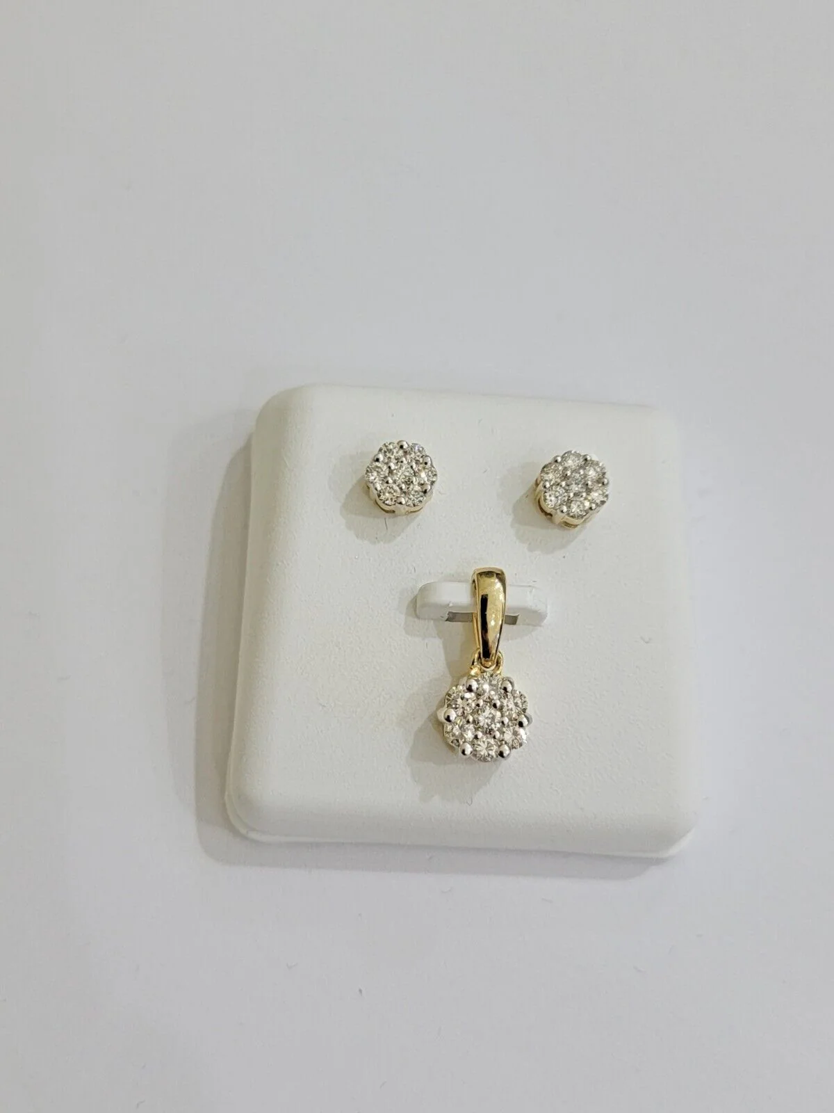 10k Yellow Gold Diamond Necklace Earring Set Ladies Charm Pendant stud Real Diam - Image 4
