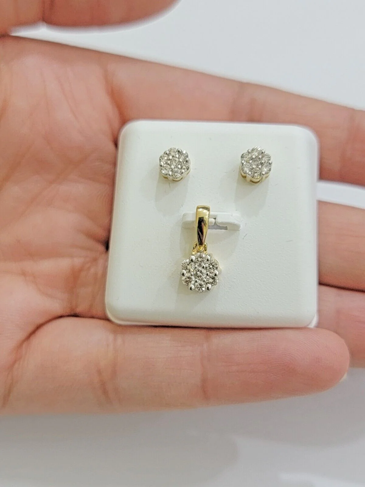 10k Yellow Gold Diamond Necklace Earring Set Ladies Charm Pendant stud Real Diam - Image 5