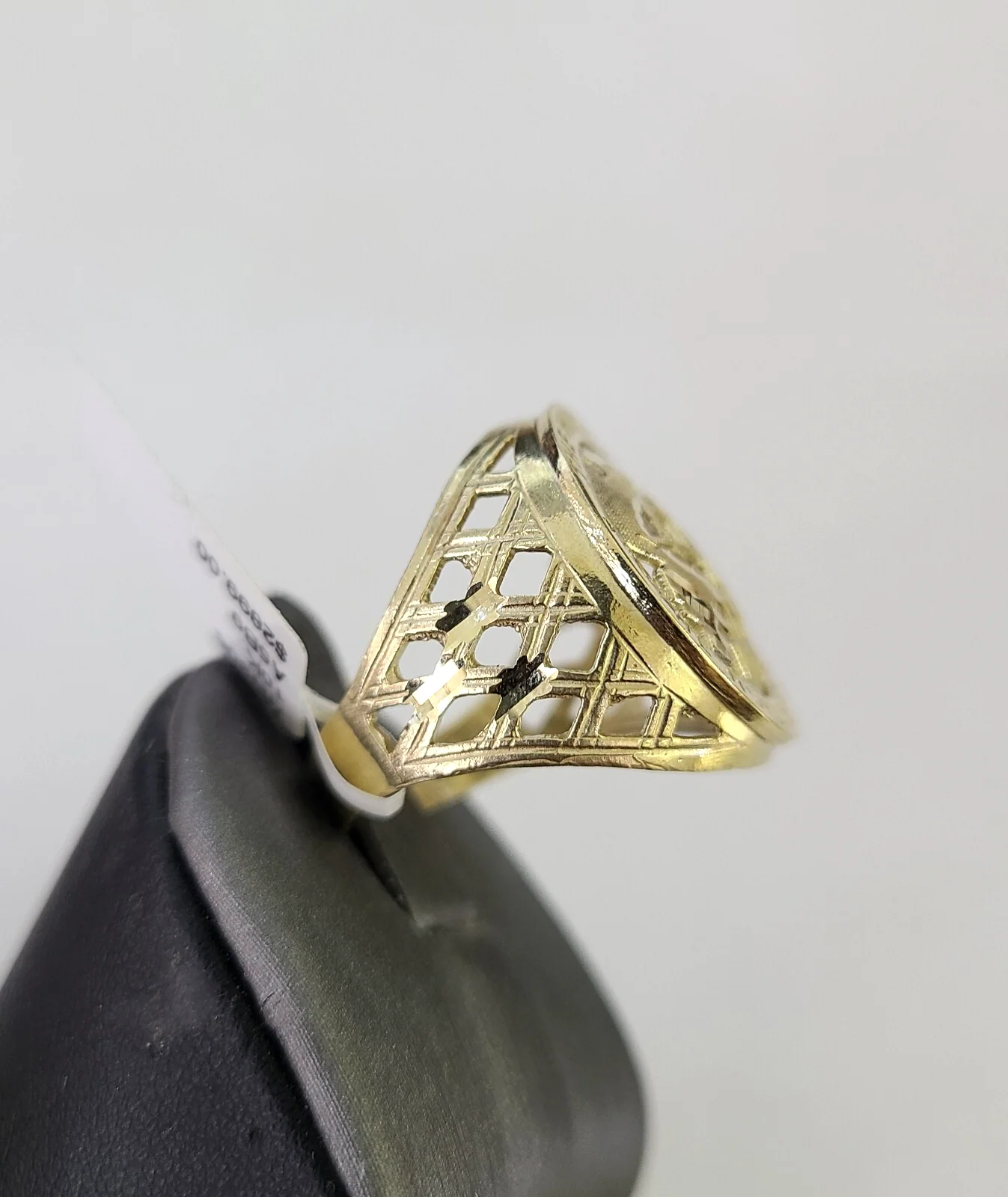 10k Yellow Gold World is Yours Ring Casual Band Genuine Brand New All Sizes - Image 4