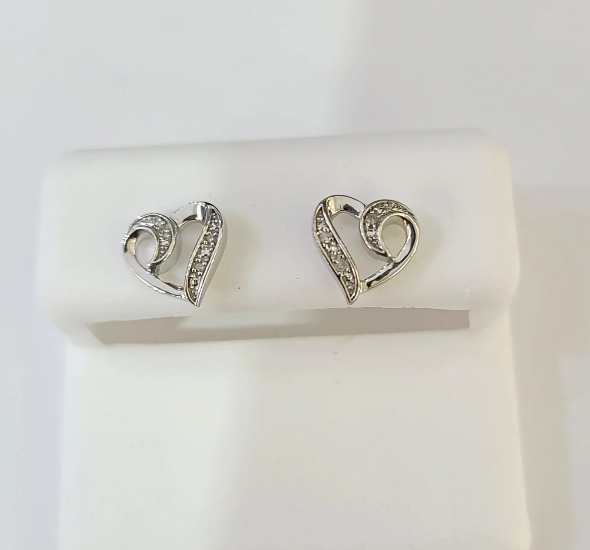Real Natural Diamond Ladies Heart Earring Screw Back 925 Silver - Image 2